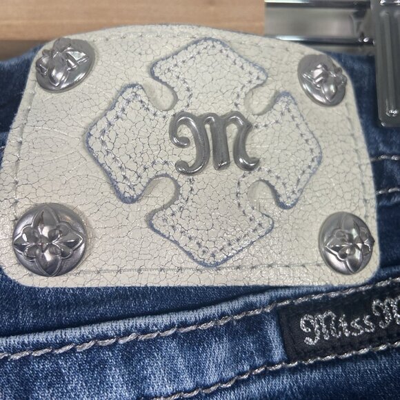 Miss Me Jeans Mid Rise Easy Crop Rhinestone embellished Women’s Sz 30 Dark Wash - Picture 4 of 13